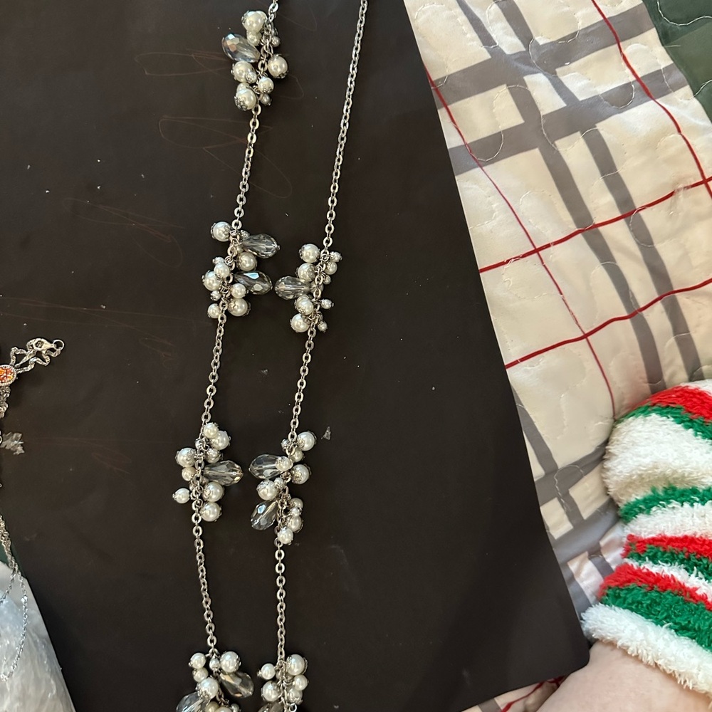 And Taylor retired peace. Silver Pearl Necklace - Picture 2 of 4